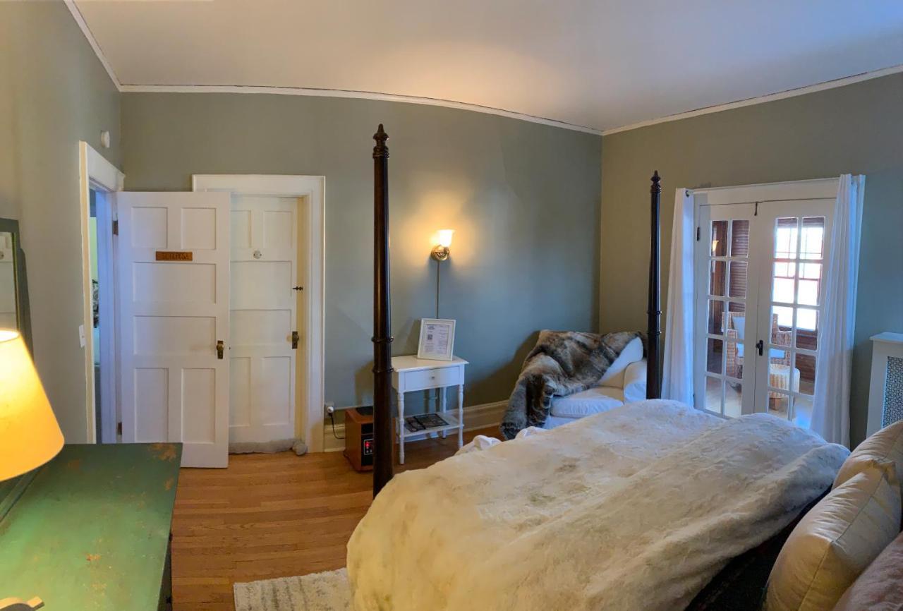 Franklin Manor Bed And Breakfast Саранак-Лейк Экстерьер фото