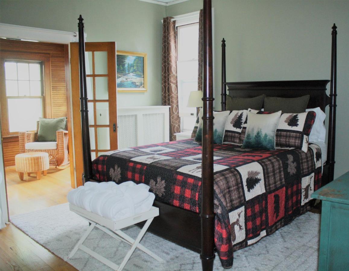 Franklin Manor Bed And Breakfast Саранак-Лейк Экстерьер фото
